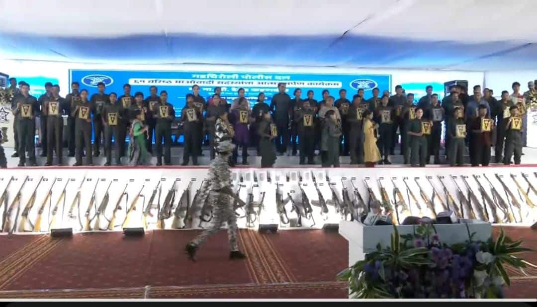 Mallojula Venugopal Surrender: మహారాష్ట్ర సీఎం ఎదుట లొంగిపోయిన మల్లోజుల వేణుగోపాల్, 60 మంది మావోయిస్టులు