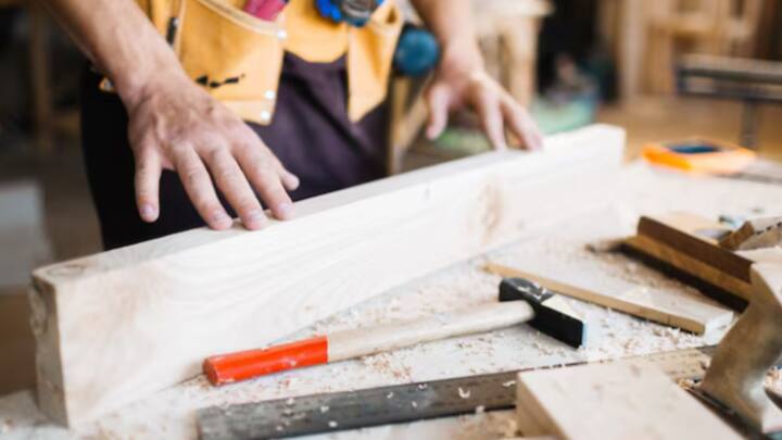 জানা গিয়েছে, প্রথমে বাছাই করা কিছু রাসায়নিকের সঙ্গে জলে কাঠটিকে ফোটান লিয়াংবিং। এর পর হট প্রেসের মাধ্যমে কোষীয় স্তরে ভেঙে ফেলা হয়, যাতে ঘন হয় সেটি। প্রায় এক সপ্তাহ ব্য়াপী ওই প্রক্রিয়ার পর দেখা যায়, অধিকাংশ নির্দিষ্ট কাঠামোর ধাতু এবং শঙ্কর ধাতুর তুলনায় কাঠের শক্তি এবং ওজনের অনুপাত বেশি ছিল। ইস্পাতের চেয়ে ১০ গুণ বেশি মজবুত, অথচ ওজনে ছয় ভাগ কম হয়ে ওঠে কাঠটি।