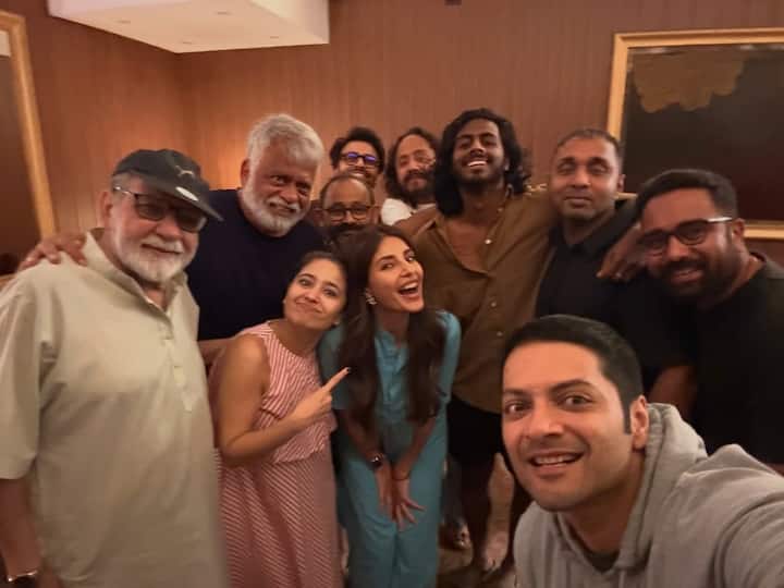 इसकी वजह ये है कि एक्टर ने अपना बर्थडे ‘मिर्जापुर 4’ के सेट पर सेलिब्रेट किया है. तस्वीरों में उनके साथ सीरीज की कास्ट भी नजर आ रही है.