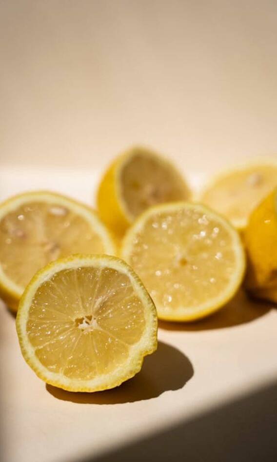 नींबू से बने स्क्रब से कैसे साफ करें बाथरूम?