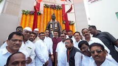 मुख्यमंत्र्यांच्या कार्यक्रमात शरद पवारांच्या राष्ट्रवादीचे चार आमदार आणि एक खासदार, कट्टर विरोधक एकाच स्टेजवर