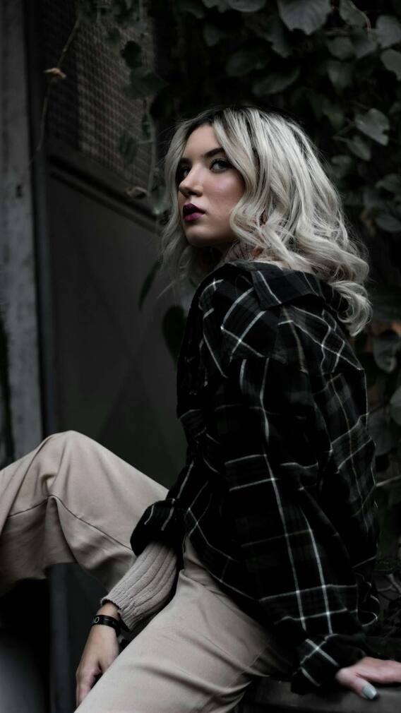 कोणत्या विटॅमिन्सच्या कमतरतेमुळे केस पांढरे होतात?