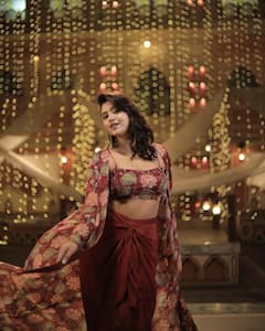 कच्चा बादाम गर्ल की 10 तस्वीरें, अदाओं से बढ़ा देती हैं इंटरनेट का पारा