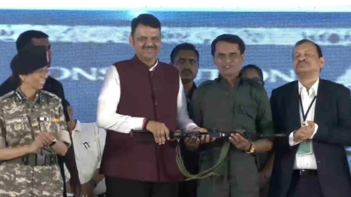 Mallojula Venugopal Surrender: మహారాష్ట్ర సీఎం ఎదుట లొంగిపోయిన మల్లోజుల వేణుగోపాల్, 60 మంది మావోయిస్టులు