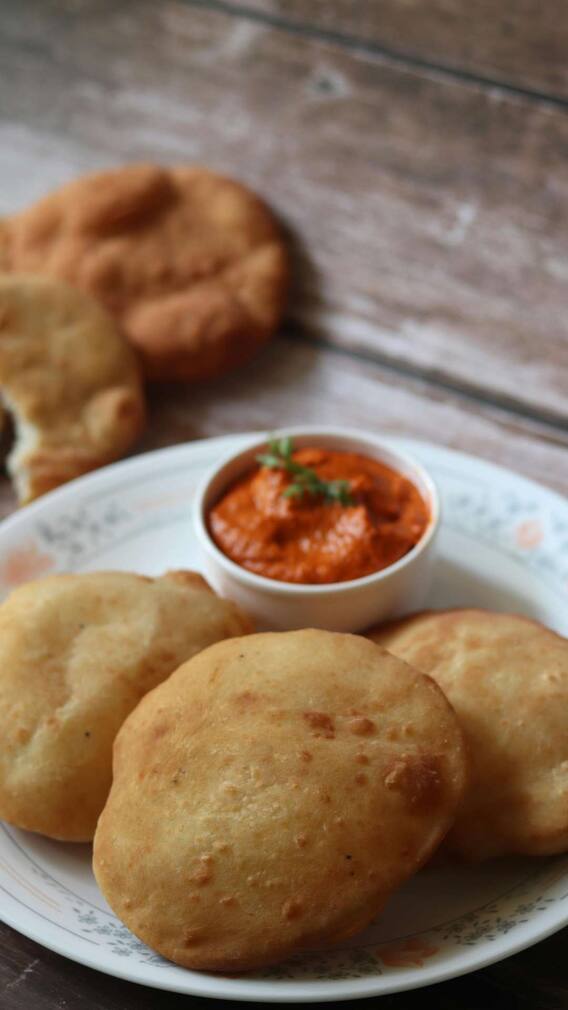 कचोरी की पुरी; काय खाणं जास्त हानिकारक?