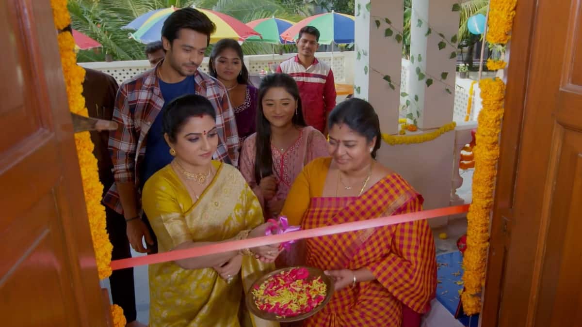 Nindu Manasulu Serial Today October 15th: నిండు మనసులు: సిద్ధూ, ప్రేరణల సంతోషం.. అదిరిపోయిన కేఫ్‌డే.. ఇందిరకు సిద్ధూ ఇచ్చిన మాటేంటి?