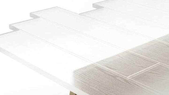 শুধু তাই নয়, কাঠকে কাচের মতো স্বচ্ছ করে তুলতেও সফল হয়েছেন লিয়াংবিং। রাসায়নিক প্রক্রিয়ার মাধ্যমেই কাঠ থেকে লিগনিন সরিয়ে ফেলতে সফল হন তিনি। লিগনিনের উপস্থিতির জন্য়ই কাঠের রং বাদামি বা হলদেটে হয়। কাঠের শক্তিতেও লিগনিনের ভূমিকা রয়েছে।