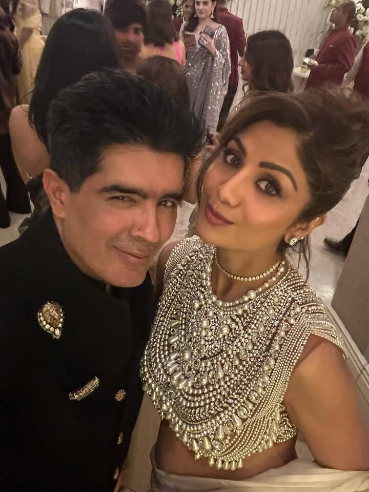 Guests like Kriti Sanon, Shanaya Kapoor, and Radhika Merchant posed together in elegant designer ensembles.