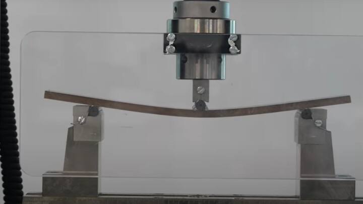 ২০১৭ সালে প্রথম বার সাফল্যের স্বাদ পান লিয়াংবিং। উদ্ভিদের য়ার মাধ্যমে। ওই কাঠকে নির্মাণকার্যের উপযুক্ত করে তোলেন তিনি। শরীরে থাকা প্রাকৃতিক সেলুলোজের শক্তিবৃদ্ধি করেন রাসায়নিক প্রক্রিয়ার মাধ্য়মে।