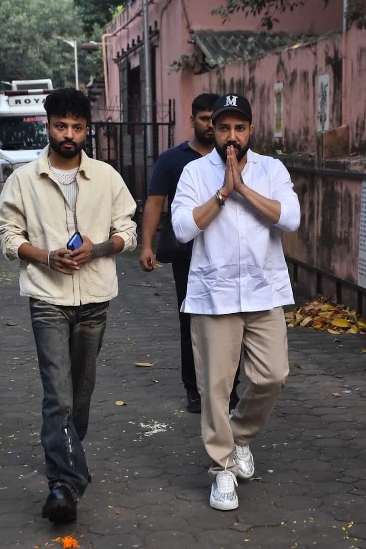 Bollywood and Punjabi singer Mika Singh also attended the funeral of Pankaj Dheer.