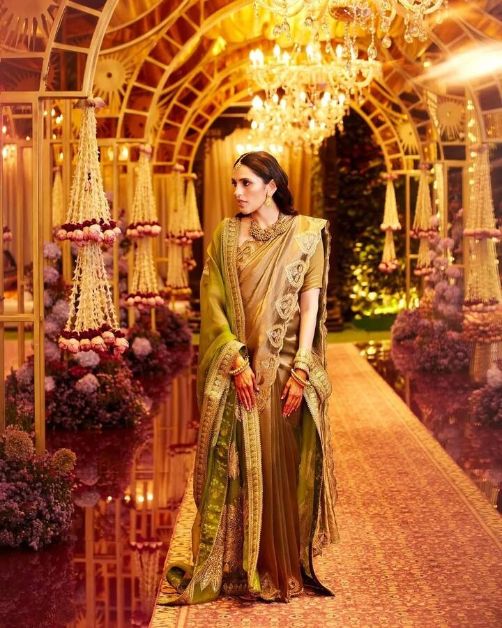 By styling an extra dupatta with a silk saree and heavy jewellery, you will look no less than a queen. This look of Shloka Mehta will be a perfect option for Diwali.
