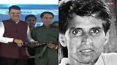 नक्सली नेता वेणुगोपाल ने सीएम देवेंद्र फडणवीस के सामने किया समर्पण, 60 और नक्सलियों ने छोड़े हथियार