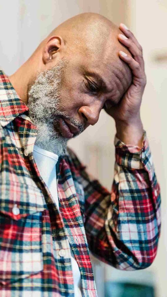 இந்த 5 உணவுகள சாப்பிடாதீங்க.. ஏன்னா உங்க தலைமுடி கொட்ட ஆரம்பிச்சுடும்