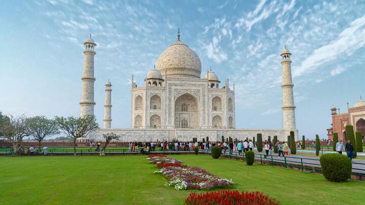 यह आंकड़े न केवल पर्यटन क्षेत्र की मजबूती दिखाते हैं, बल्कि यह साफ संकेत देते हैं कि ताजमहल जैसी विश्व धरोहर आर्थिक रूप से भी कितनी महत्वपूर्ण है.