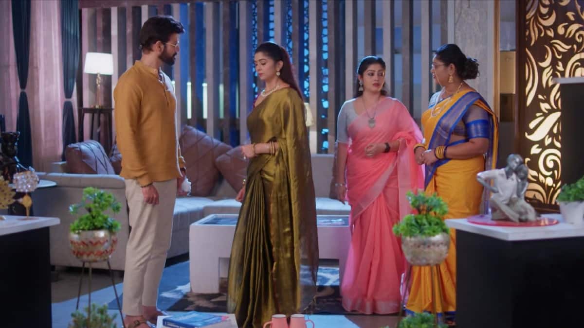 Chinni Serial Today October 15th: చిన్ని సీరియల్: వరుణ్‌ని చంపేయమన్న దేవా.. ఇదేం ట్విస్ట్‌రా బాబు! మ్యాడీ చిన్ని కోసం చెప్పేస్తాడా!