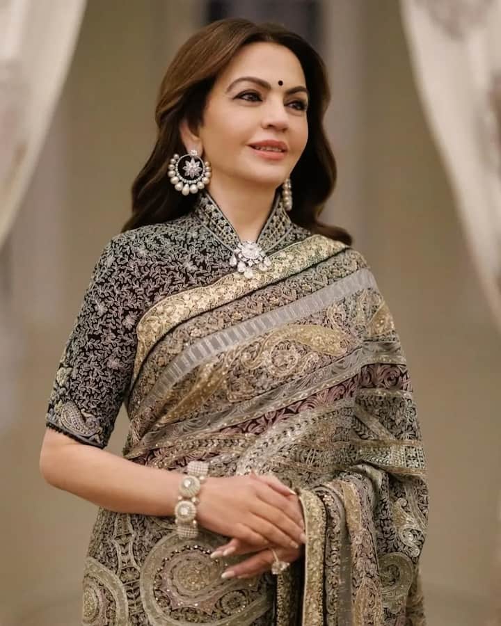 Black colored printed saree with matching collared blouse is creating a very graceful look. You can give a classy touch to your look by wearing matching bindi and earrings with it.