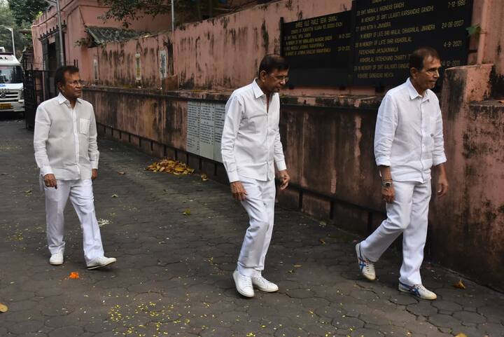 Famous Bollywood filmmaker Abbas Mastan also attended the funeral of Pankaj Dheer.