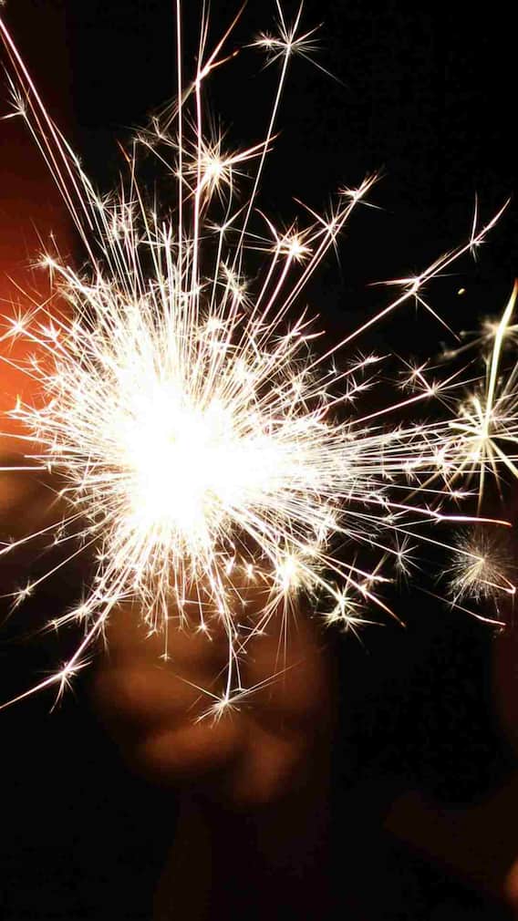 नॉर्मल पटाखों से कितने अलग होते हैं ग्रीन क्रैकर्स?