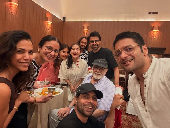 अली ने तस्वीरों के साथ खास कैप्शन भी लिखा. एक्टर ने लिखा, ‘चलो अब से इसे जन्मदिन का मौसम ही कहें. अक्टूबर आते ही हम अपने कुछ प्रियजनों के साथ दावतें और खाना खाते हैं. उन अनगिनत दुनियाओं का शुक्रिया जहां से मुझे प्यार मिलता है. और मेरी दोनों बेटियों के लिए एक खास संदेश – ‘प्यार’