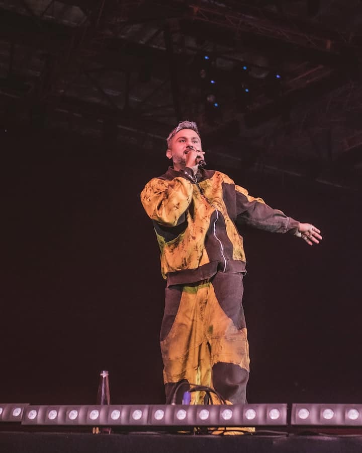 अपनी वेटलॉस जर्नी में सिंगर ने पूरी तरह से चीनी, शराब और प्रोसेस्ड फूड को अवॉइड किया.हेल्दी लाइफस्टाइल और वर्कआउट के साथ हनी सिंह ने प्रॉपर डिसिप्लिन भी फॉलो किया. इस वजह से 1 महीने में उन्हें इतने अच्छे रिजल्ट्स मिले हैं.