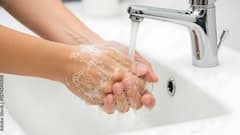 जास्त हात धुतल्याने माणूस आजारी पडू शकतो का? शरीरात कोणत्या समस्या निर्माण होतात?