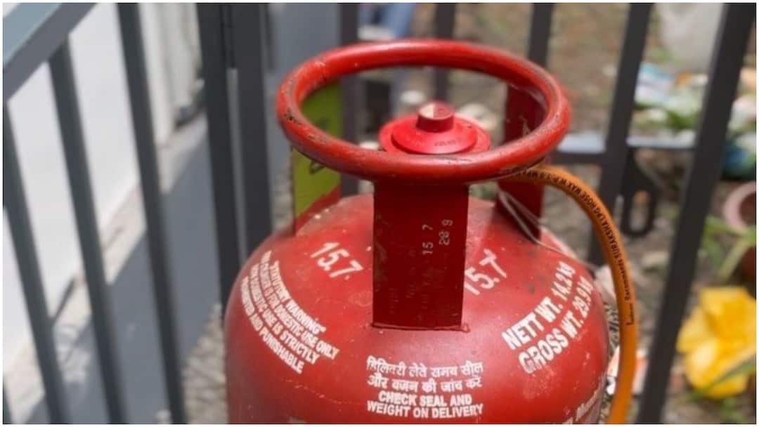 Commercial LPG Rates Cut By Rs 5 Per Cylinder, Jet Fuel Prices Up Nearly 1% Commercial LPG Rates Cut By Rs 5 Per Cylinder, Jet Fuel Prices Up Nearly 1%