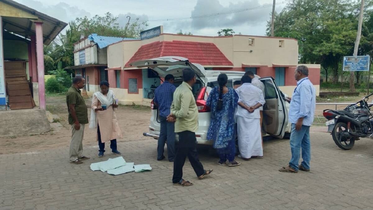 திருவோணம் யூனியன் அலுவலகத்தில் லஞ்ச ஒழிப்புத்துறை போலீசார் அதிரடி சோதனை
