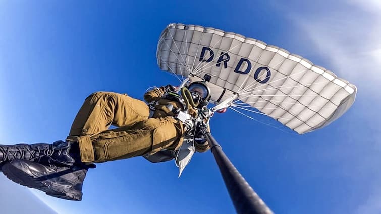 DRDO’s Indigenous Military Combat Parachute System Successfully Tested At 32,000 Feet
