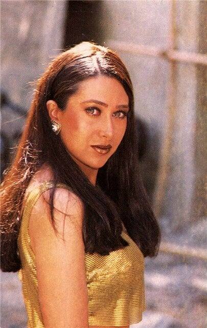 शुरुआती करियर में कई फिल्में करने के बाद भी करिश्मा कपूर को बड़ी पहचान नहीं मिली थी और फिर साल 1922 में अपनी सातवीं फिल्म जिगर से उन्होंने अजय देवगन के साथ पहली हिट फिल्म का स्वाद चखा था