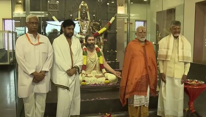 శ్రీశైలంలోనే ఉన్న ఛత్రపతి శివాజీ మహారాజ్ స్మారక స్ఫూర్తి కేంద్రాన్ని శ్రీశైలం పర్యటనలో ప్రధాని మోదీ, చంద్రబాబు, పవన్ కళ్యాణ్ సంయుక్తంగా సందర్శించారు.