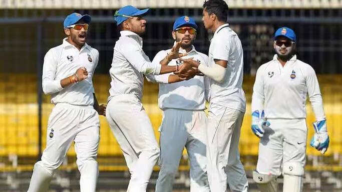 દિલ્હી રણજી ટ્રોફીમાં ત્રીજા ક્રમે સૌથી વધુ વિજેતા ટીમ છે. દિલ્હી અત્યાર સુધીમાં સાત વખત આ ટાઈટલ જીતી ચૂકી છે. તેણે 1978/79 સીઝનમાં પહેલો ખિતાબ જીત્યો હતો અને 2007/08 રણજી ટ્રોફી સીઝનમાં સાતમું ટાઈટલ જીત્યું હતું.