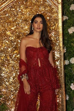 Pooja Hegde: మోడ్రన్ డ్రెస్‌లో బుట్ట బొమ్మ - 'మోనికా' స్టన్నింగ్ లుక్స్‌తో చూపు తిప్పుకోగలమా!