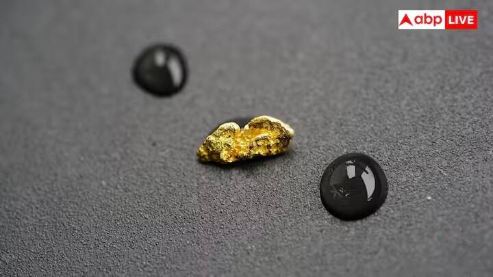 ઓડિશાના સુંદરગઢ જિલ્લામાં આવેલી ઇબ નદી, નદીના સોનાનો બીજો સ્ત્રોત છે. ઘણા પરિવારો નાના પાયે ખાણકામ દ્વારા પોતાનું ગુજરાન ચલાવે છે. તેમની આવક તેની રેતીમાંથી સોનાના દાણા એકઠા કરવા પર આધારિત છે.