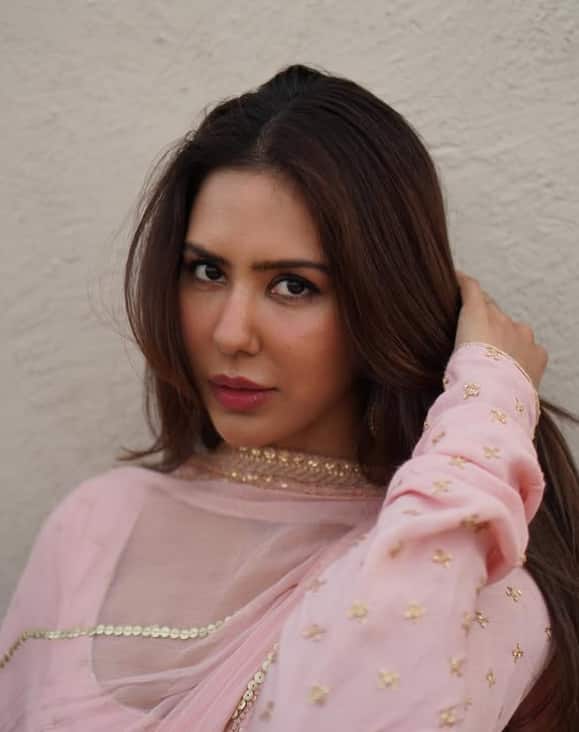 सोनम ने अपने करियर की शुरुआत पंजाबी फिल्मों से की थी और जल्दी ही अपनी मेहनत और टैलेंट के दम पर इंडस्ट्री में पहचान बनाई.