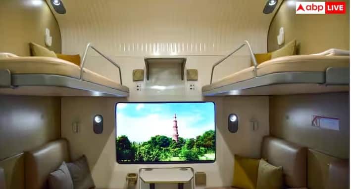 ભારતીય રેલવે મંત્રી અશ્વિની વૈષ્ણવના જણાવ્યા અનુસાર, બીજી ટ્રેન સંપૂર્ણપણે તૈયાર થયા પછી જ વંદે ભારત સ્લીપર ટ્રેન શરૂ કરવામાં આવશે. આ ટ્રેન BEML દ્વારા બનાવવામાં આવી રહી છે. AC ચેર કાર પછી વંદે ભારતનું સ્લીપર વર્ઝન પણ ટ્રેક પર ઉતરવા માટે તૈયાર છે. વંદે ભારત સ્લીપર માટેના કોચ હવે નવી ડિઝાઇનમાં વિકસાવવામાં આવી રહ્યા છે, જેમાં ભારત-રશિયન સંયુક્ત સાહસ KINET રેલ્વે સોલ્યુશન્સ દિલ્હીના ભારત મંડપમ ખાતે વંદે ભારત સ્લીપરના પ્રથમ AC કોચનું પ્રદર્શન કરશે.