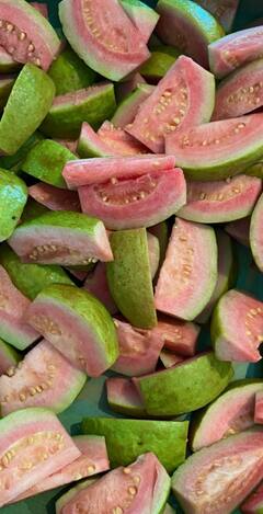 पेरू खाल्ल्यानंतर लगेच या गोष्टी खाल्ल्या तर शरीरासाठी घातक ठरू शकतात!