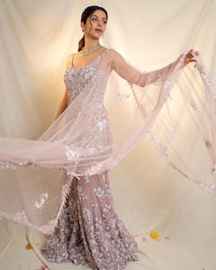 Vedhika Kumar Photo: અભિનેત્રી વેદિકા કુમારની સુંદરતા પર ફિદા થયા ફેન્સ, જુઓ તસવીરો