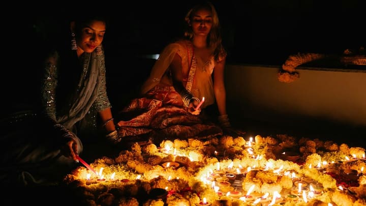 There too people buy new clothes, jewelery and sweets, just like the hustle and bustle before Diwali is seen in India. On festival mornings in Sri Lanka, Tamil families begin the day with oil bathing, which is considered sacred and a process of purification.