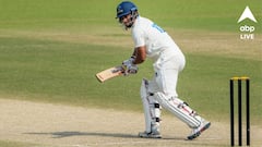 মাত্র ২ রানের জন্য হাতছাড়া সেঞ্চুরি, সুদীপের লড়াই দেখে মুগ্ধ লক্ষ্মী, কার সঙ্গে পেলেন মিল?