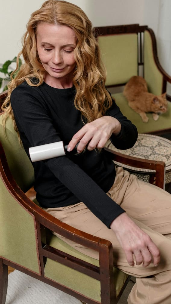 काले कपड़े धोने पर क्यों आ जाते हैं सफेद रोएं