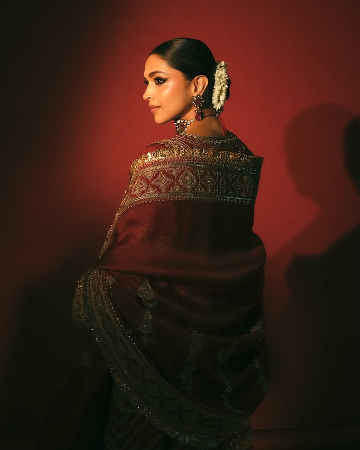Apart from her style, Deepika Padukone is also in the news for her slicked bun hairstyle. Whenever the actress has made this hairstyle, she has been praised. On the occasion of Diwali, you too can make this Deepika Padukone inspired slick bun hairstyle and decorate it with Gajra.