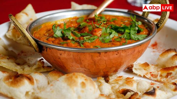 World Food Day: भारत में लोगों को चटपटा और मसालेदार खाना बहुत पसंद है. यहां हर कोने में आपको नए फ्लेवर और जायके मिल जाएंगे. यही वजह है कि भारत के कुछ फूड आइटम्स ने विदेशों में भी खास पहचान बना ली है.