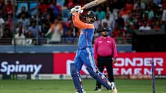 एशिया कप में धमाकेदार प्रदर्शन का अभिषेक शर्मा को मिला इनाम, कुलदीप को पछाड़कर जीता ICC का स्पेशल अवॉर्ड