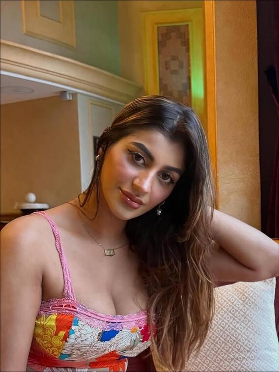 ડીપનેક ડ્રેસમાં યાશિકા આનંદે કરાવ્યું બોલ્ડ ફોટોશૂટ