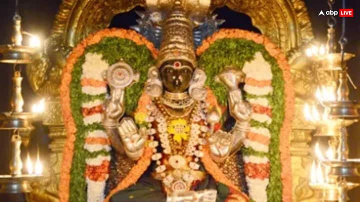 दीवाली के दिन इस मंदिर को अच्छी तरह से सजाया जाता है. वहीं मां लक्ष्मी की मूर्ति सोने से लदी रहती है. इस दिन मां लक्ष्मी की सोने से लदी प्रतिमा को दखने के लिए दूर-दूर से श्रद्धालु आते हैं. दीवाली के दिन यहां खास पूजा और यज्ञ किया जाता है और भक्त धन-धान्य की पूर्ति के लिए आशीर्वाद लेते हैं.