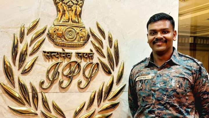 आदित्य की UPSC मार्कशीट के अनुसार उन्होंने कुल 1099 मार्क्स हासिल किए. मेन्स में उन्हें 899 अंक और पर्सनालिटी टेस्ट में 200 अंक मिले. पहले पेपर निबंध में उन्होंने 117 अंक प्राप्त किए, जबकि GS पेपर में 474 अंक आए.