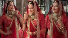 Look: લાલ ચણીયા-ચોળીમાં દુલ્હનની જેમ સજીધજેલી મોનાલિસાએ માથા પર સ્કાર્ફ બાંધીને આપ્યા પૉઝ