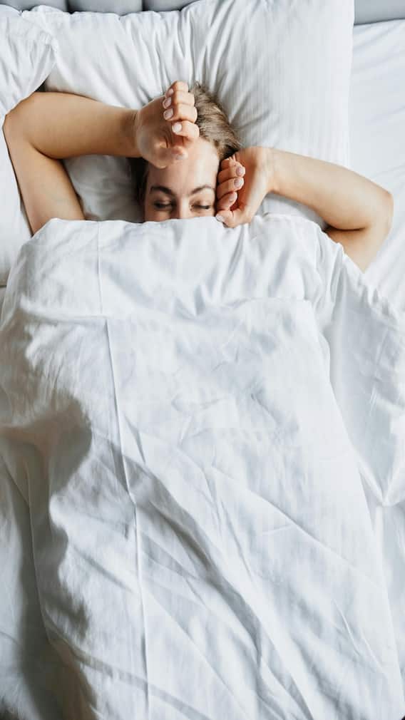 இரவில் எந்தப் பக்கம் திரும்பிப் படுப்பது சரியானது?