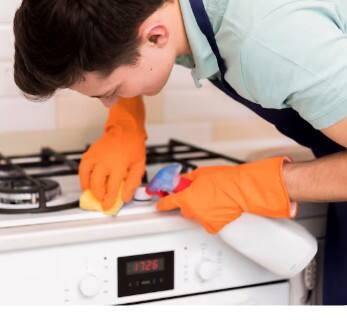 ਪੁਰਾਣੇ ਟੂਥਬ੍ਰਸ਼ ਜਾਂ ਸਾਫ ਸੁੱਕੇ ਬ੍ਰਸ਼ ਨਾਲ ਬਰਨਰ ਦੇ ਛੇਦ ਅਤੇ ਸਤਹ ਨੂੰ ਸਾਫ ਕਰੋ। ਛੋਟੇ ਛੇਦ ਸਾਫ ਕਰਨ ਲਈ ਟੂਥਪਿਕ ਜਾਂ ਪਿੰਨ ਵਰਤੋਂ, ਪਰ ਸੰਭਾਲ ਨਾਲ।