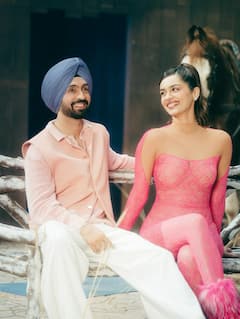 मानुषी छिल्लर की 10 ग्लैमरस तस्वीरें, दिलजीत दोसांझ संग Aura में दिखा किलर लुक